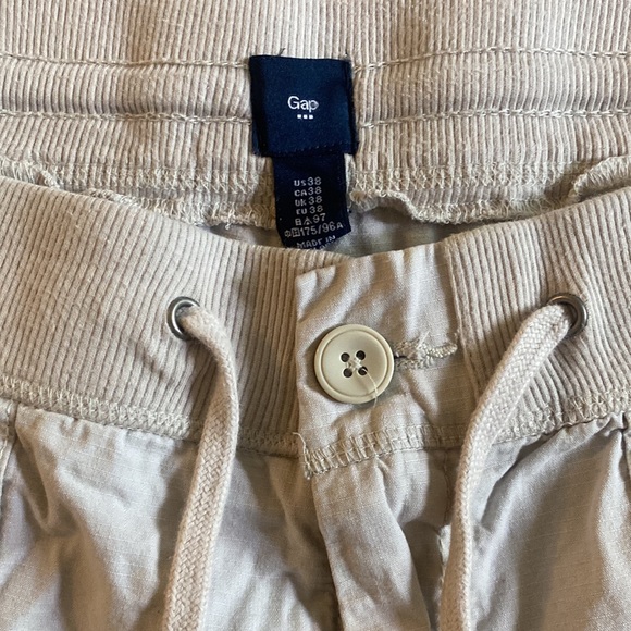 GAP Shorts - Picture 2 of 4